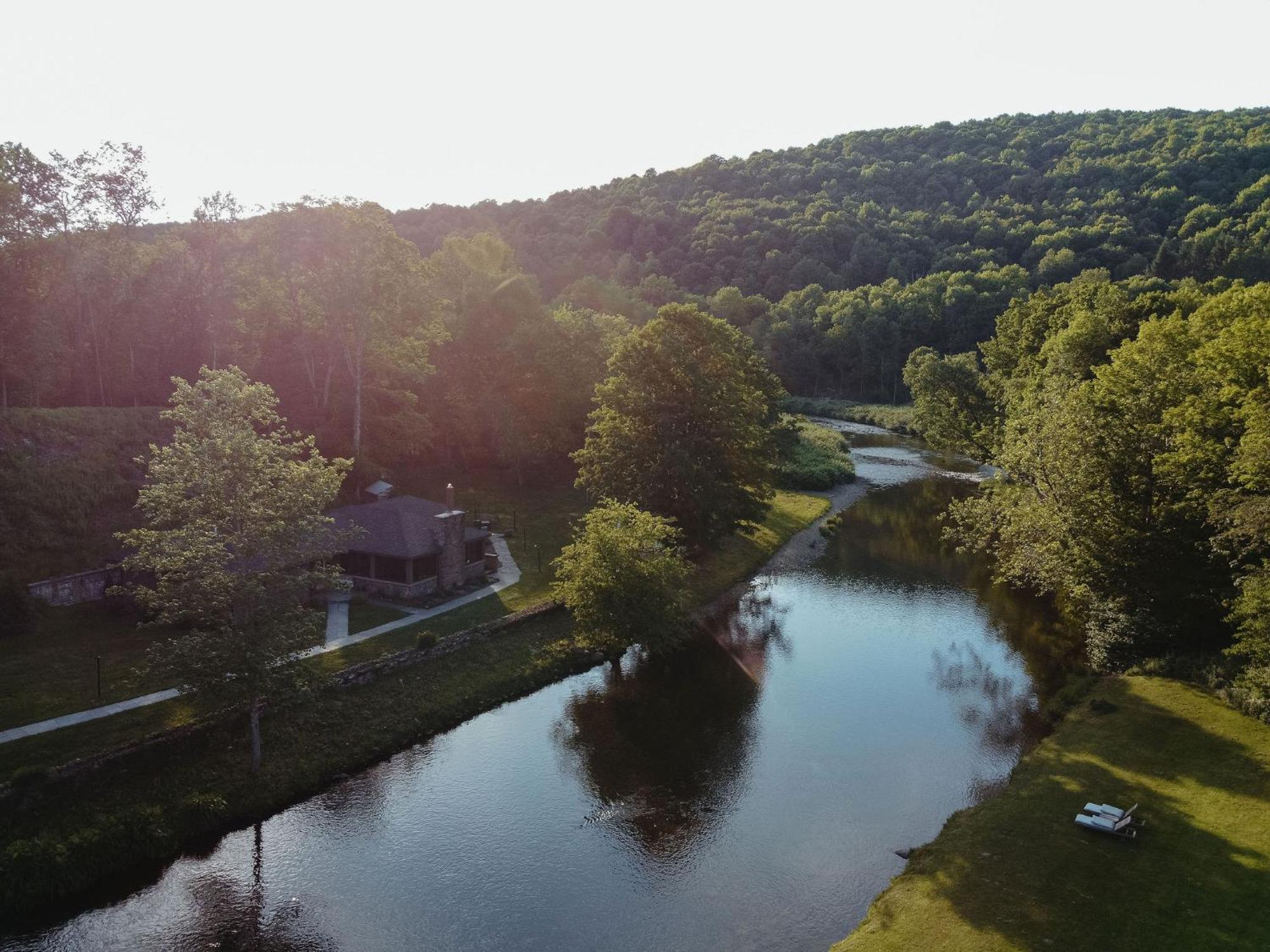 Antrim Streamside Hotel Livingston Manor Exterior photo