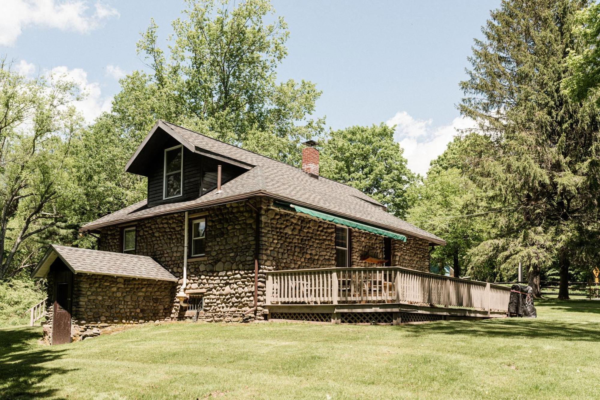 Antrim Streamside Hotel Livingston Manor Exterior photo